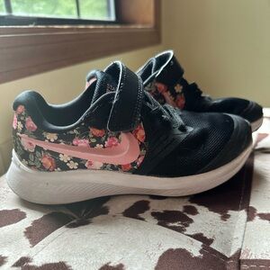 Girls Nike shoes 12